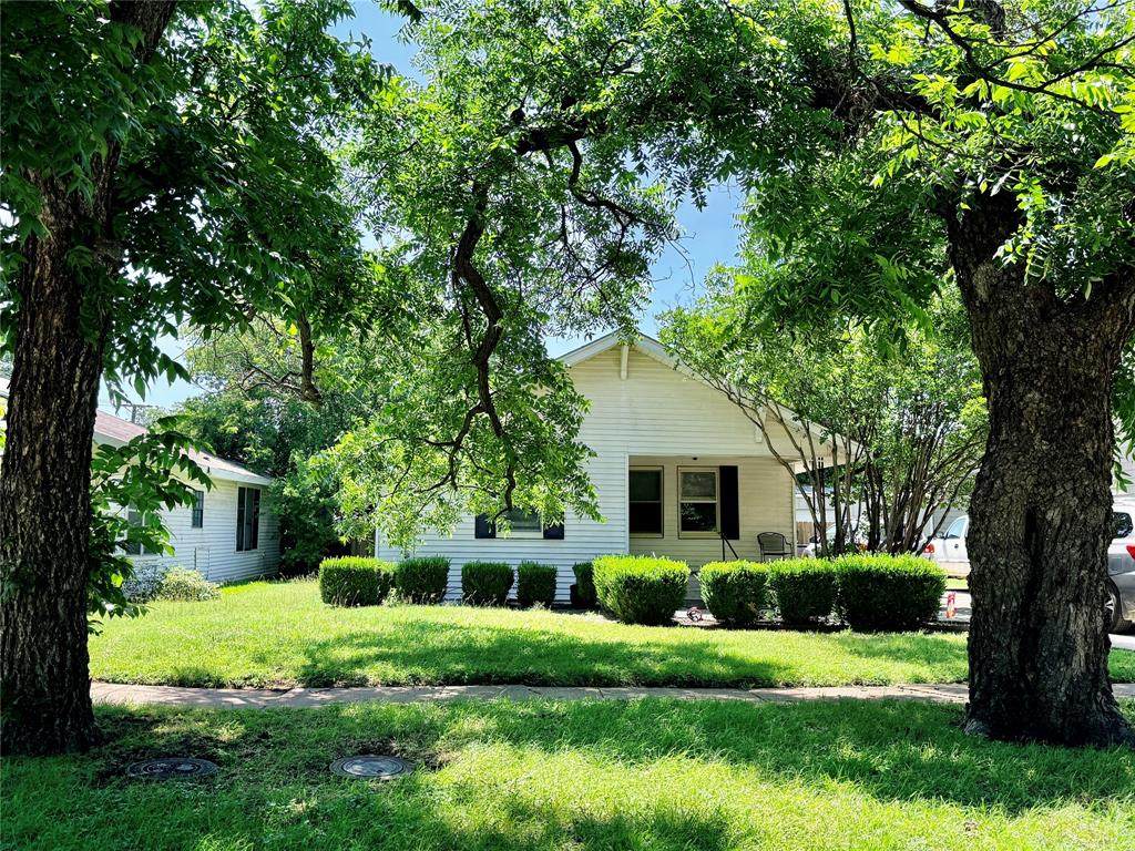 922 Plum Street - Photo 1