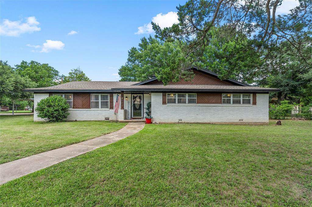 600 Andrews Drive - Photo 1
