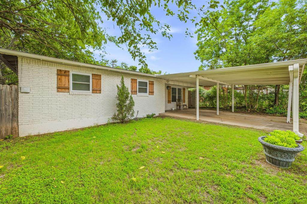 1350 Groesbeck Street - Photo 1