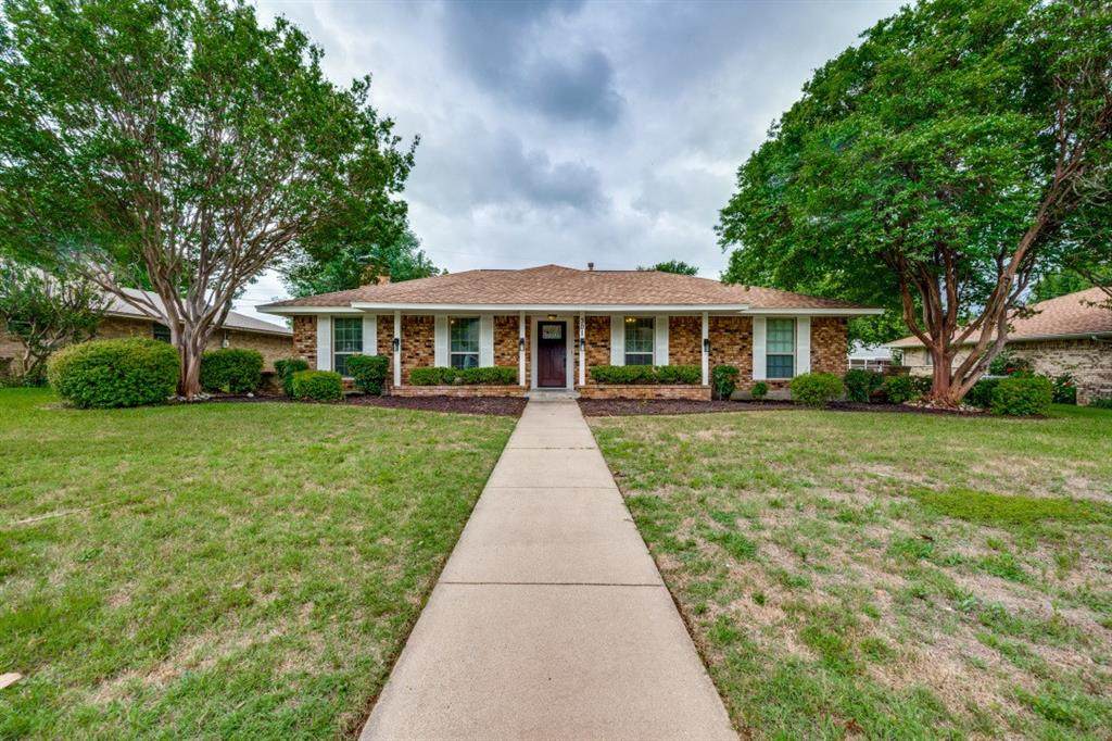 301 Hillcrest Drive - Photo 1