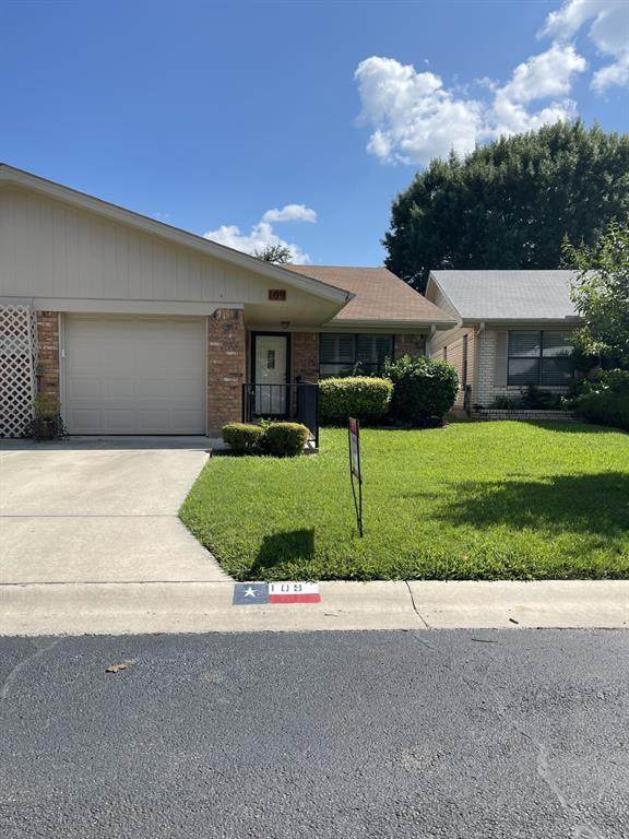 109 Azalea Drive - Photo 1