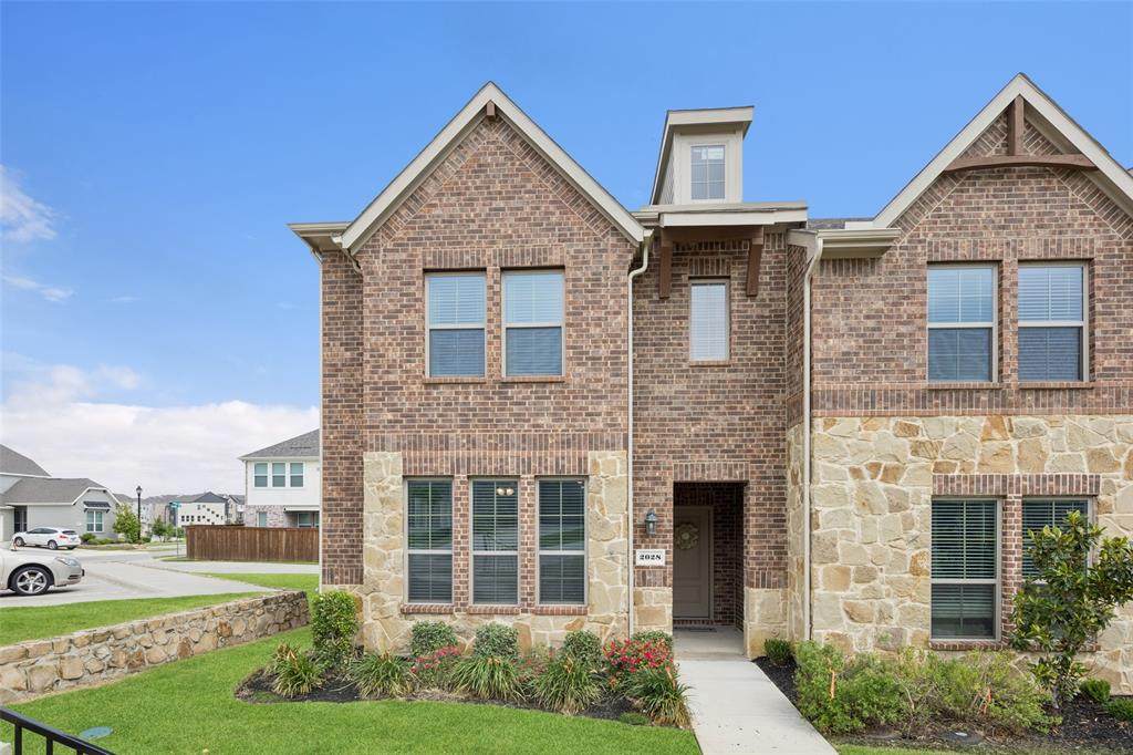 2028 Saddle Way - Photo 1