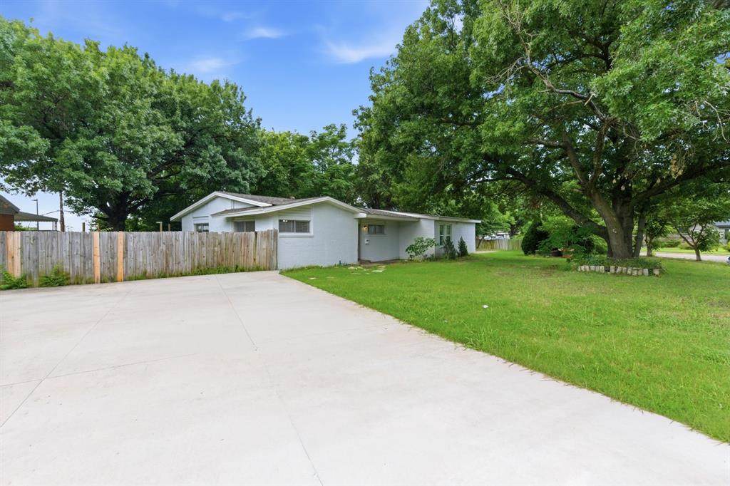 2204 Dunloe Avenue - Photo 1