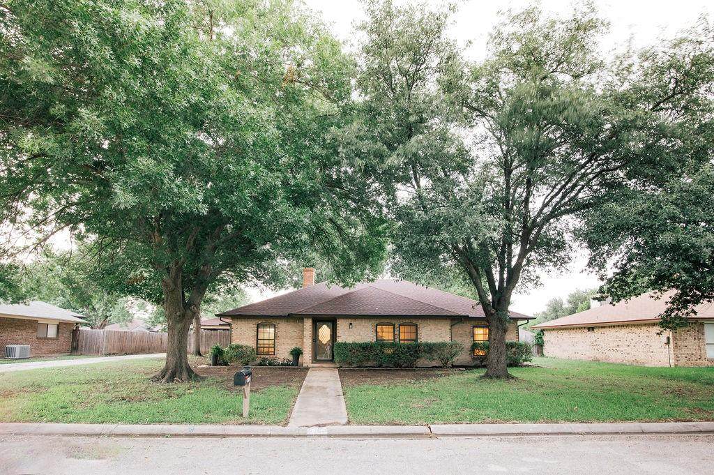 2409 Green Oaks Street - Photo 1