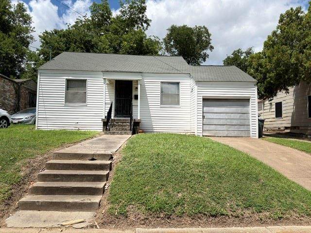 319 Avenue J - Photo 1