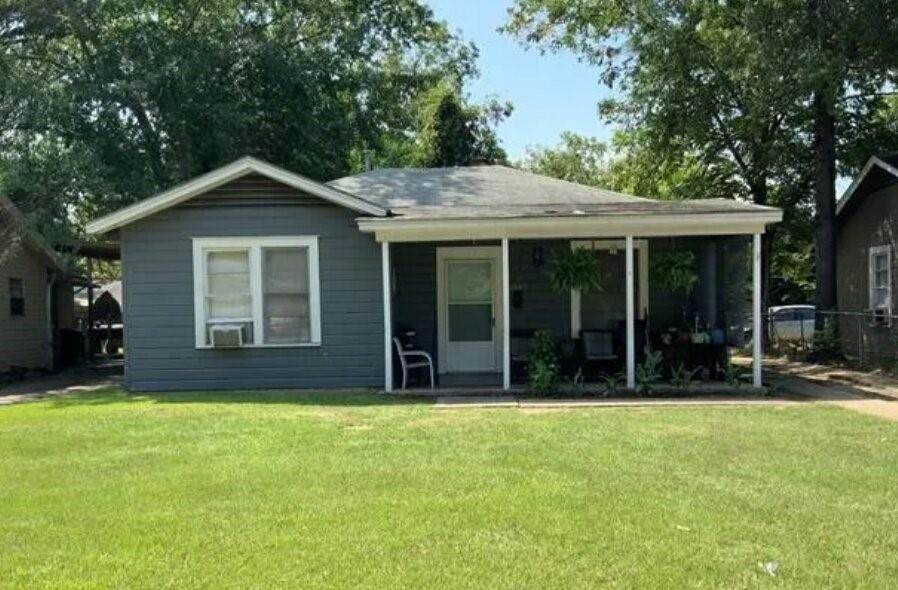 2643 Woodford Street - Photo 1