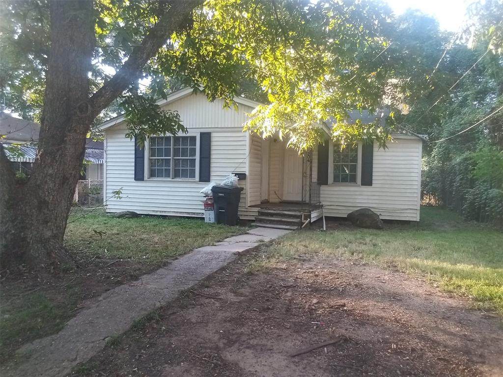 204 Montgomery Street - Photo 1