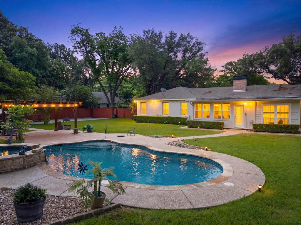 1107 Park Drive - Photo 1