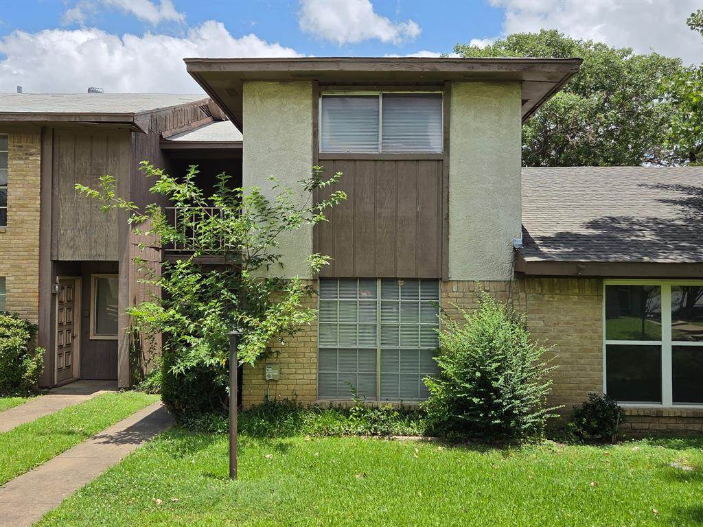 1402 Carrier Parkway - Photo 1