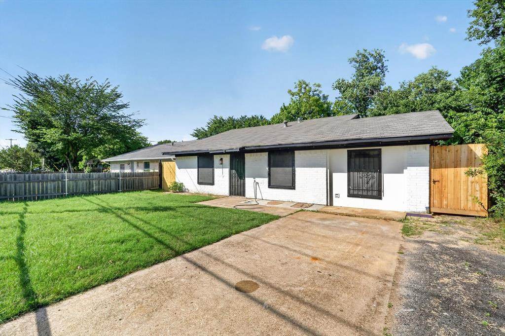 12415 Kleberg Road - Photo 1