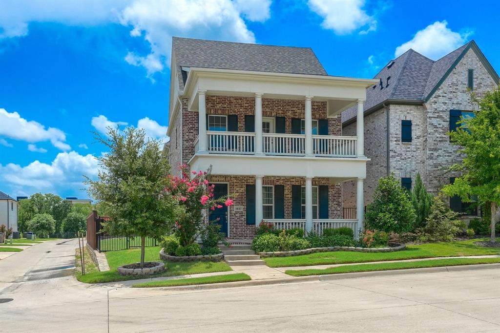 1037 Sarah Street - Photo 1