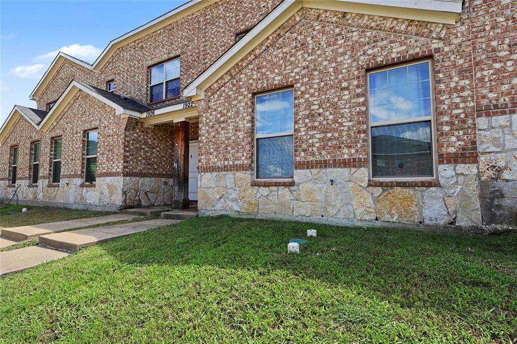 1922 Timber Oaks Drive - Photo 1