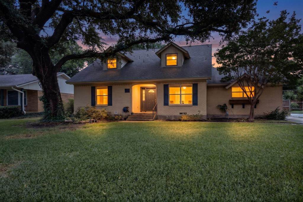 606 Waterview Drive - Photo 1
