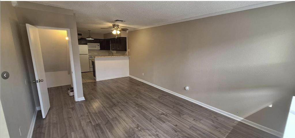 805 Oak Street - Photo 1