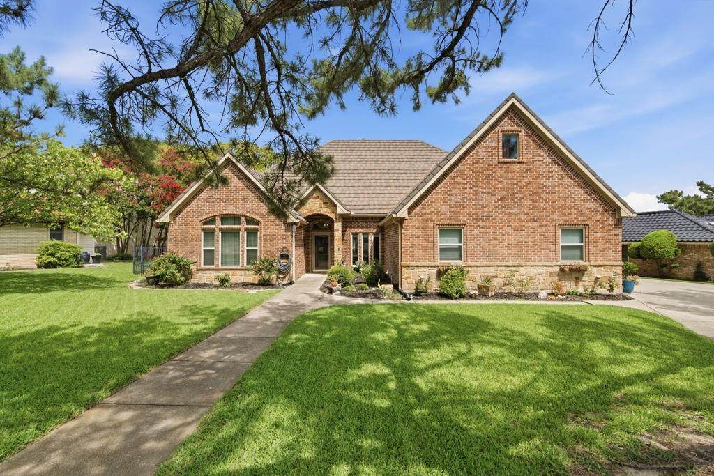 325 Driftwood Court - Photo 1