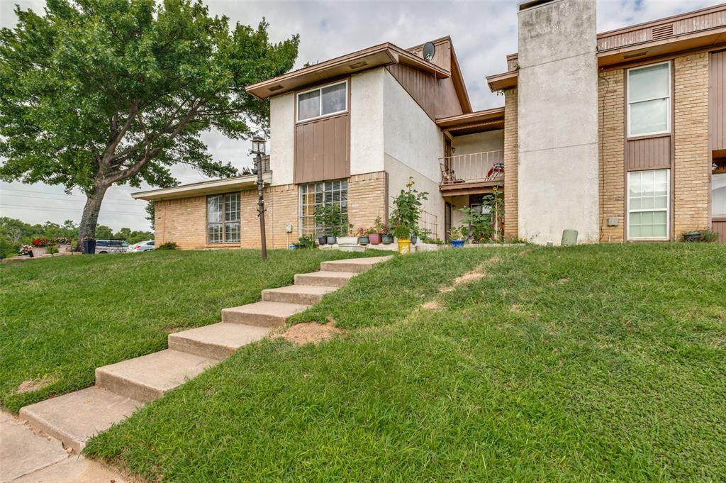 1402 Carrier Parkway - Photo 1