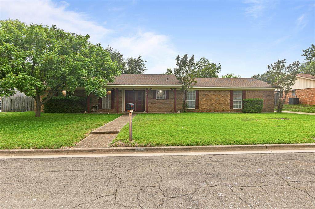 505 Pinewood Lane - Photo 1