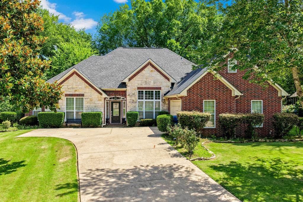 910 Holly Hill - Photo 1