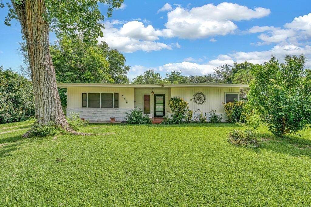 711 43rd Street - Photo 1