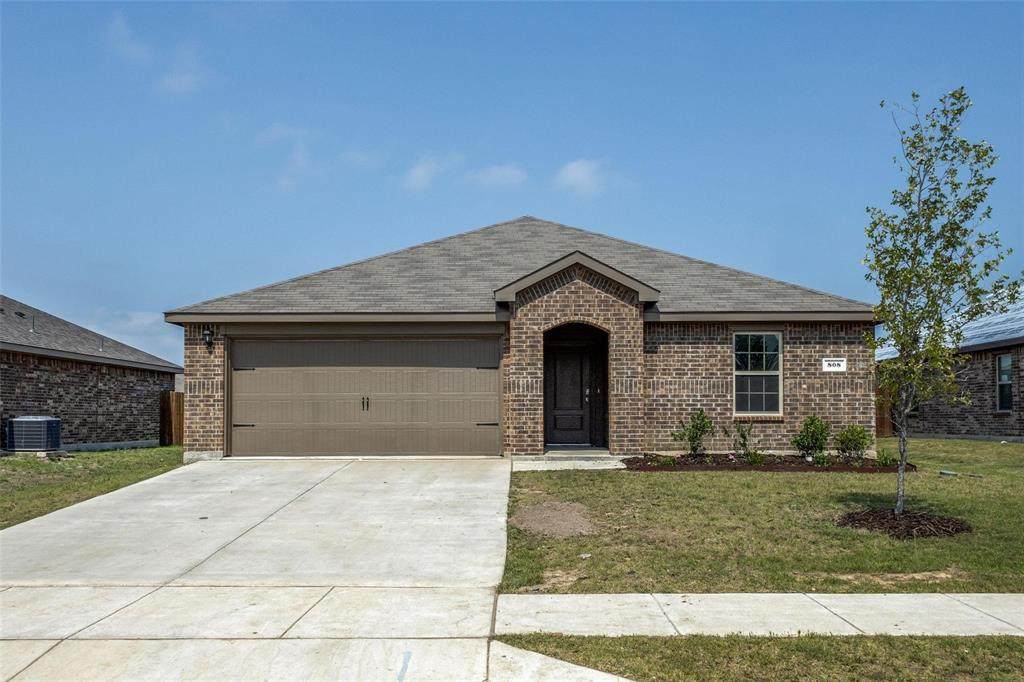 808 Saddle Horn Way - Photo 1