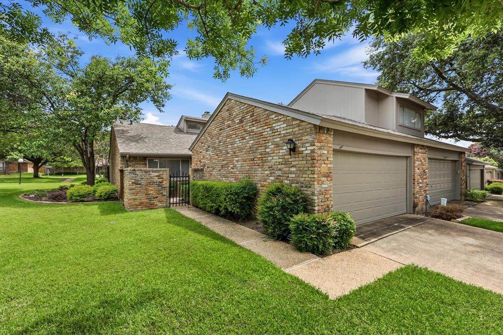 9624 Highland View Drive - Photo 1