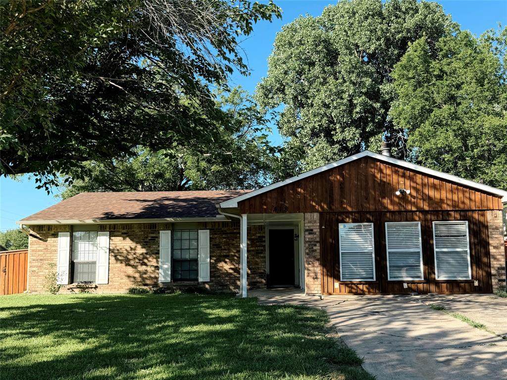 418 Woodcrest Way - Photo 1
