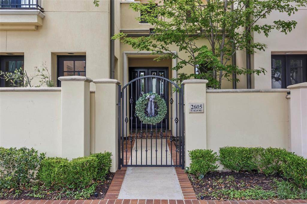 2605 Museum Way - Photo 1