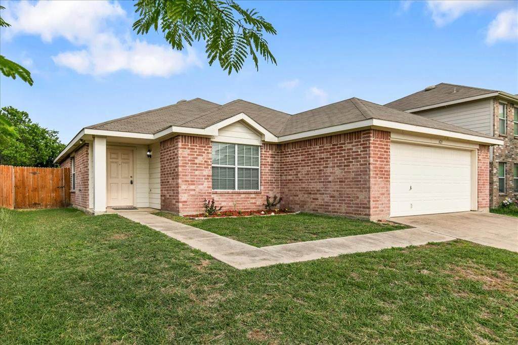 621 Woodpecker Lane - Photo 1