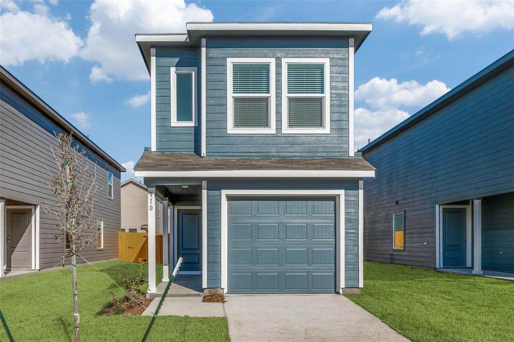 910 Blue Heron Drive - Photo 1