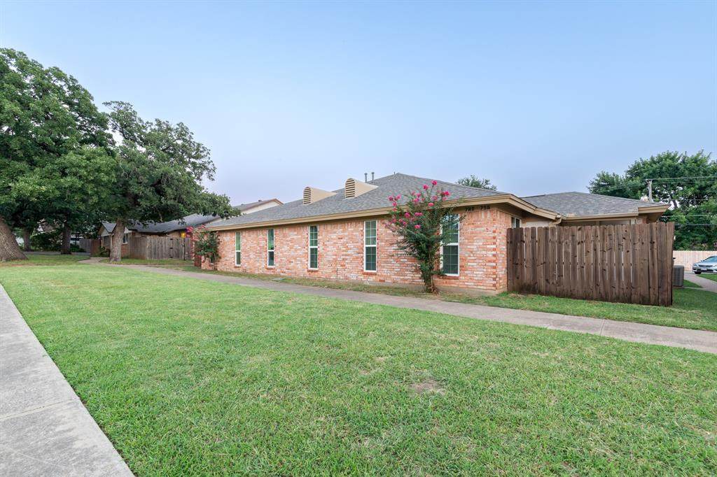 756 Pecan Street - Photo 1