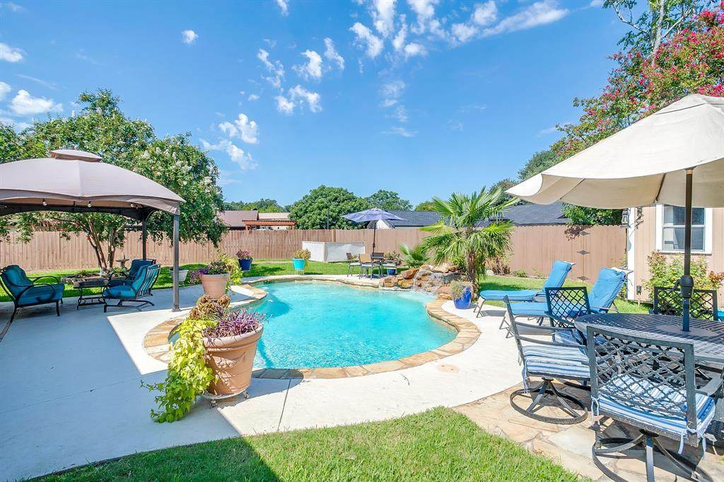 922 Highland Drive - Photo 1