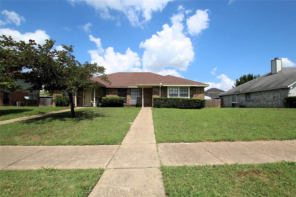 2910 Tanglewood Drive - Photo 1