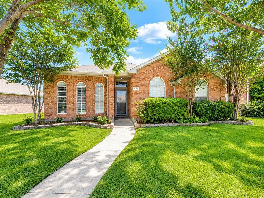 809 Aylesbury Drive - Photo 1