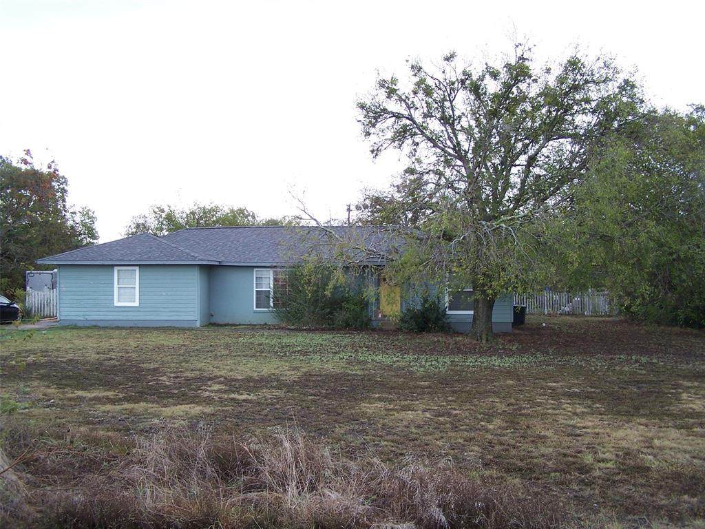 802 Powell Parkway - Photo 1