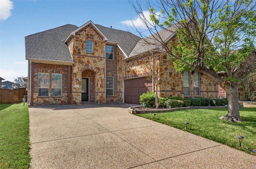 2538 Broadway Drive - Photo 1