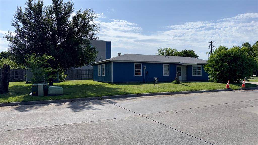 509 10th Street - Photo 1