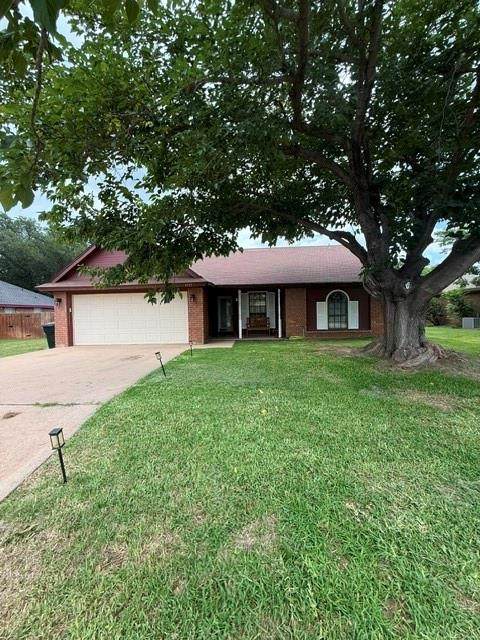 1717 Pemelton Drive - Photo 1