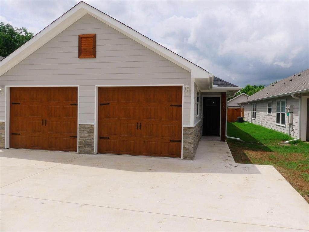 608 College Street - Photo 1