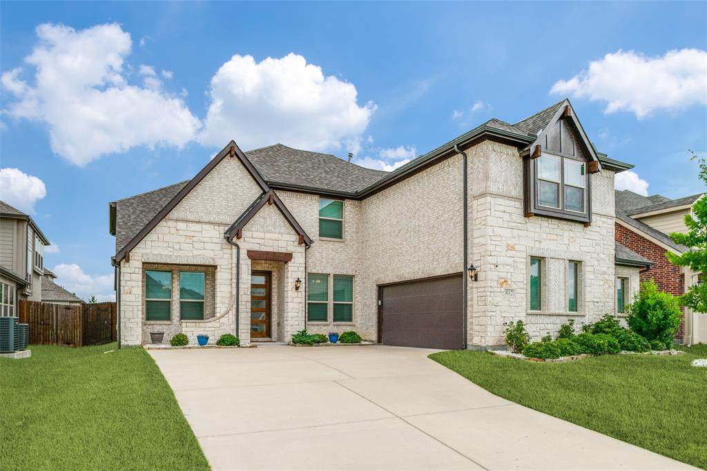 812 Woodview Court - Photo 1