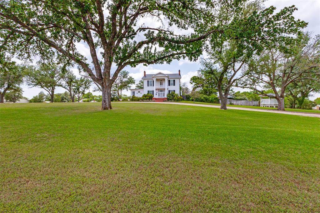 515 Lamar Street - Photo 1