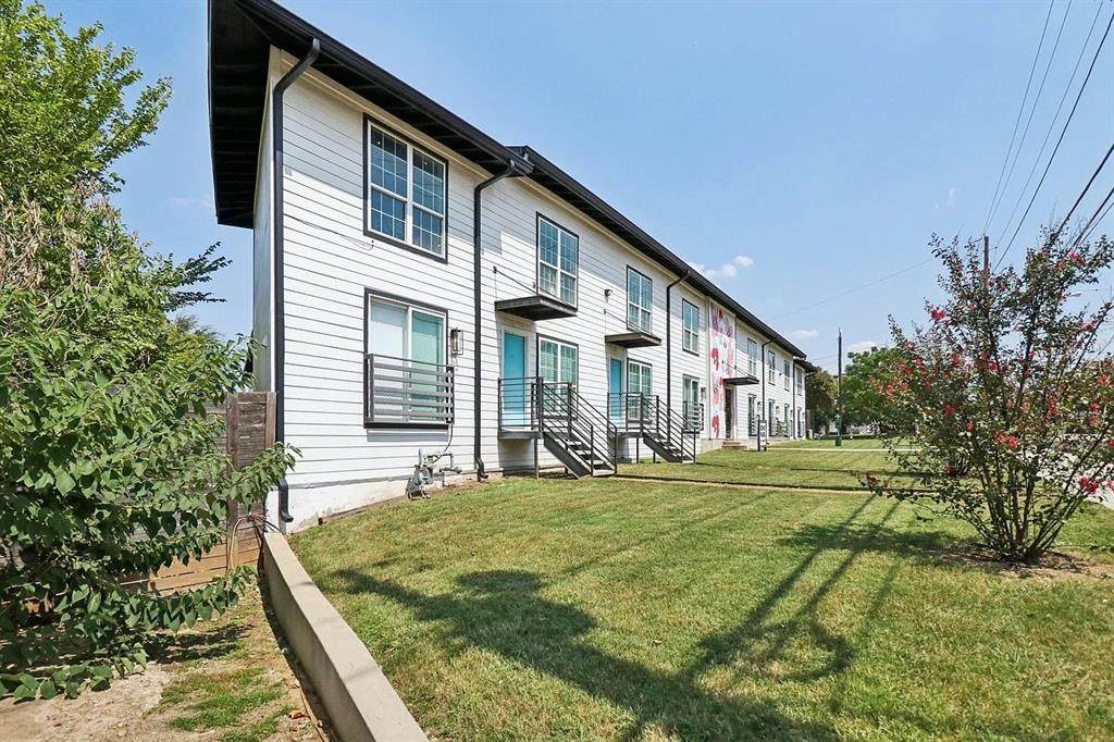 321 8th Street - Photo 1