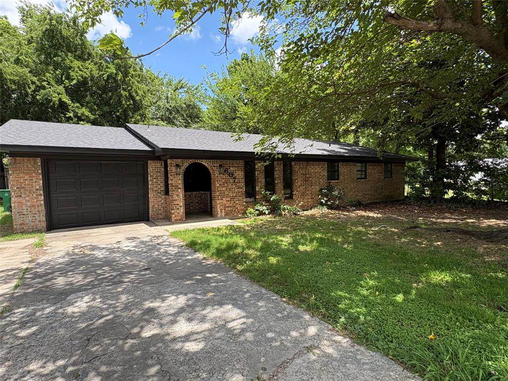607 Broad Street - Photo 1