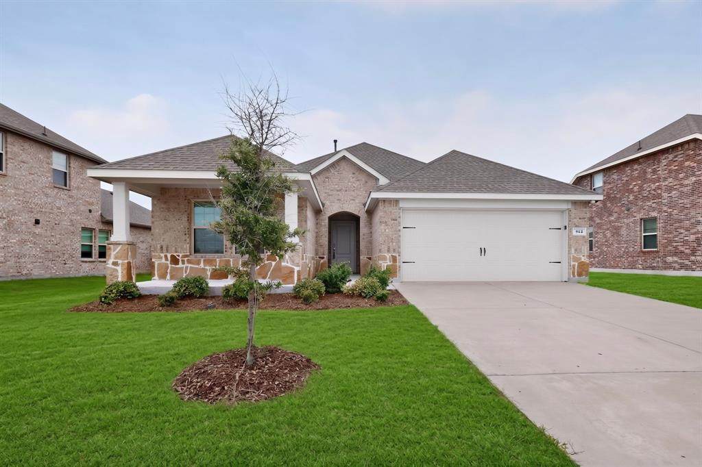 212 Goldfinch Drive - Photo 1