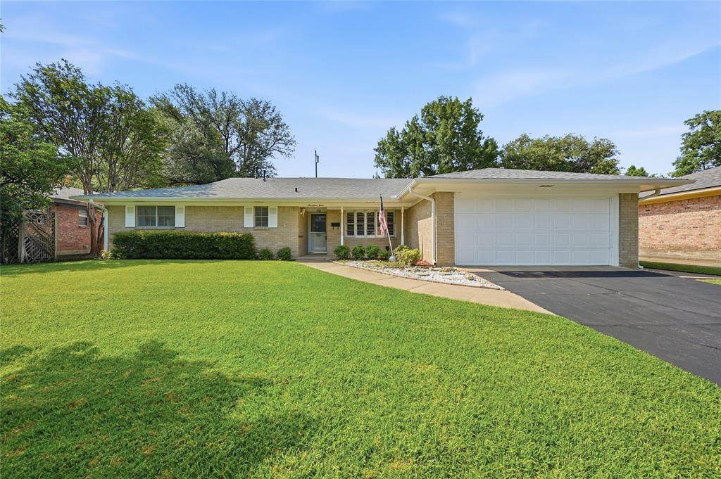 1712 Oakhill Drive - Photo 1