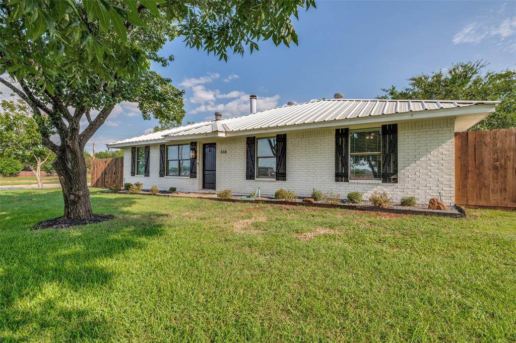 616 Avenue - Photo 1