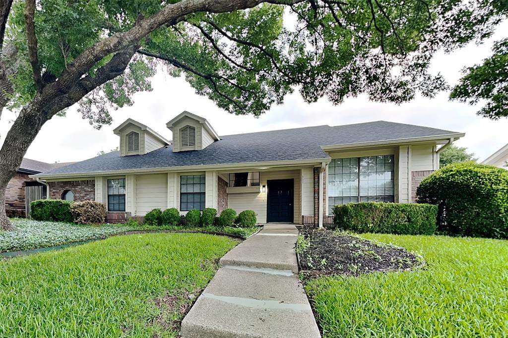 305 Hillside Court - Photo 1