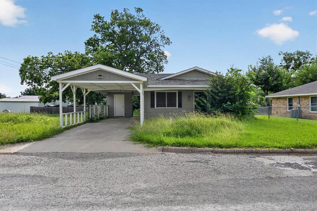 208 D Street - Photo 1