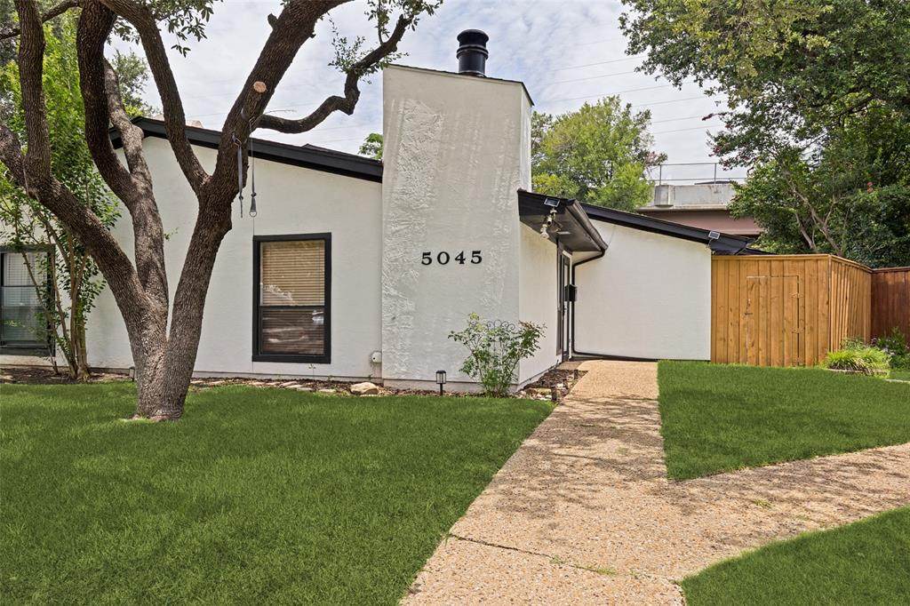 5045 Thunder Road - Photo 1