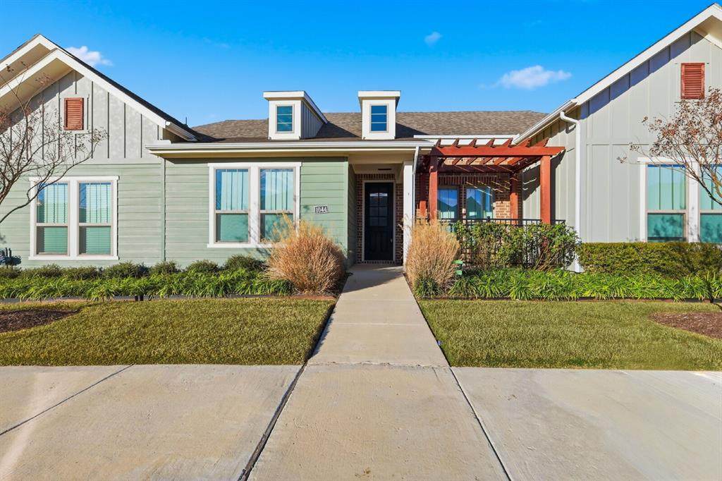 1044 3rd Street - Photo 1