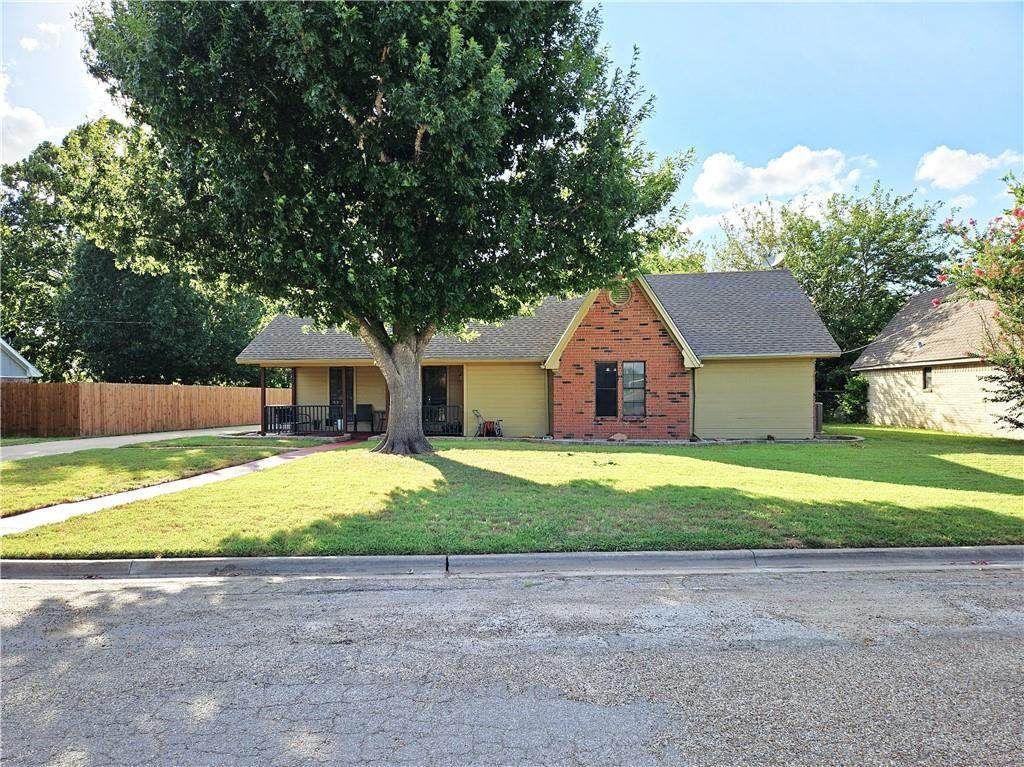 804 Crestline Drive - Photo 1